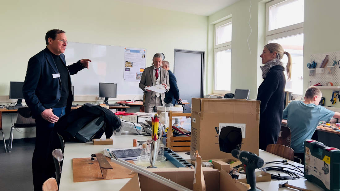 Staatssekretärin Henke zu Besuch am RHG